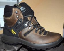 1 x Pair of Mens VIBRAM Walking Boots - Outdoor Pro Spo-Tex Trekking Boots With Support System