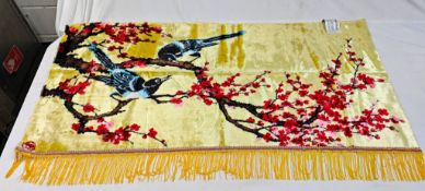 1 x Velveteen Tapestry Featuring A Pair Of Birds - 106.5 X 70.5Cm - NO VAT ON THE HAMMER - Ref: -