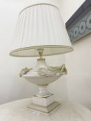 1 x Large Roman-style Table Lamp  - Ref: AAS116 / LNG1 - CL1049 - NO VAT ON THE HAMMER - Location:
