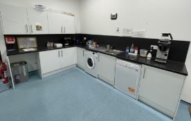1 x White Gloss L Shaped Fitted Kitchen Featuring Chrome Bar Handles, Black Worktops and a Stainless