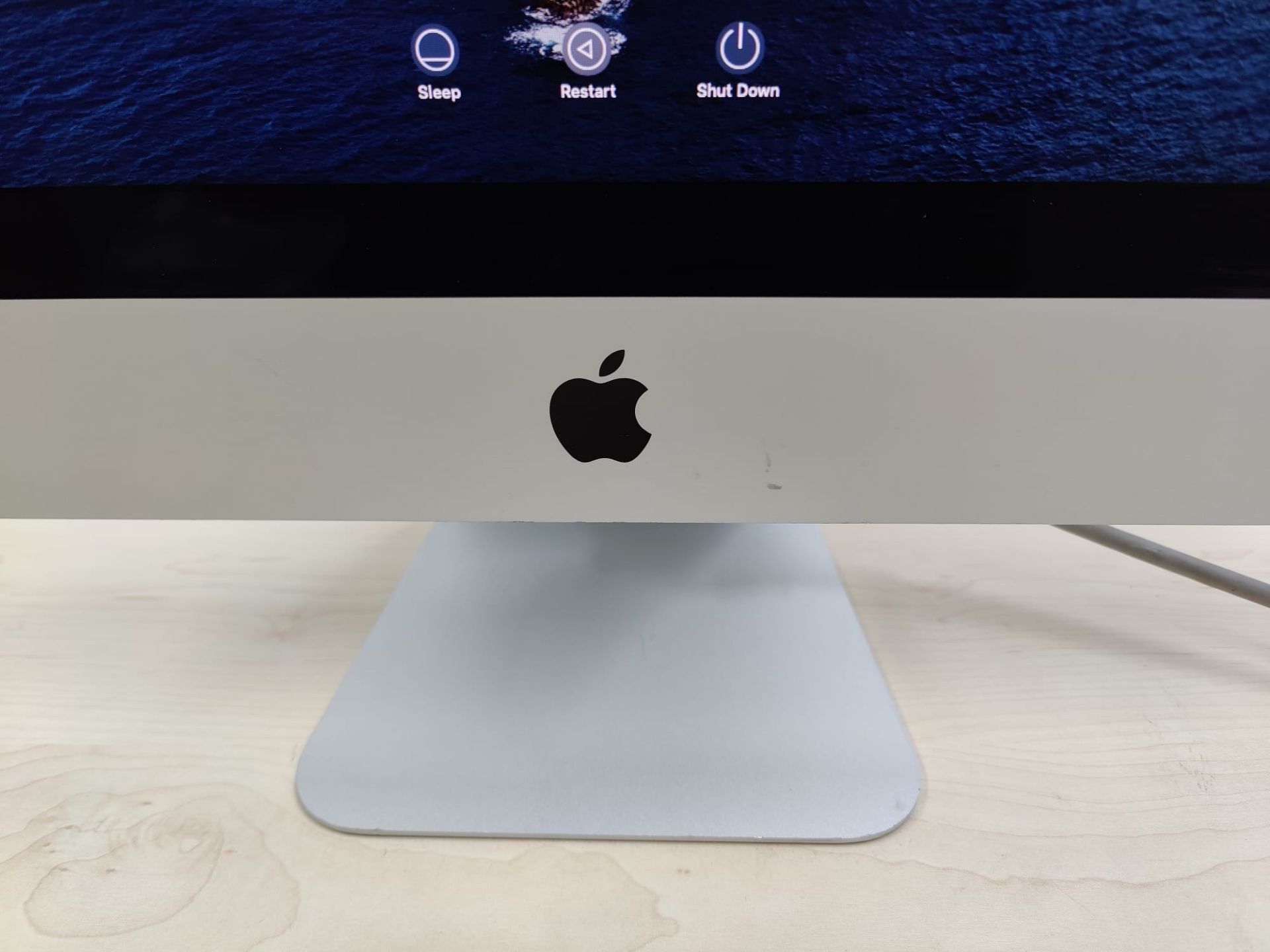 1 x Apple iMac 21.5 Inch Desktop Computer - Late 2012 Model - Features an Intel Core i5 2.9GHz - Image 3 of 4