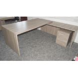 1 x Quadrifoglio Executives Office Desk Featuring a Modern Elm Wood Finish, Workstation Desk