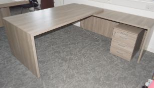 1 x Quadrifoglio Executives Office Desk Featuring a Modern Elm Wood Finish, Workstation Desk