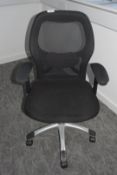 1 x Ergonomic Executive Office Swivel Chair Featuring Adjustable Lumber Support, Height Adjustable