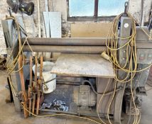 1 x Electric Sheet Metal Bender / Folder With Large Clamps - Ref: DL024 - CL1069 - Location: