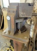 1 x Large Miracle Clamp Bender On 5Ft Pillar - Ref: DL026 - CL1069 - Location: Aylesbury