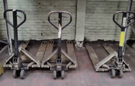 1 x Warehouse Pallet Pump Truck - Dimensions: 66 cm Wide x 120 cm Fork Length - Ref: MM110B - CL1064