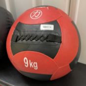 1 x Strength Shop 9KG Medicine / Wall Ball - Colour: Red/Black