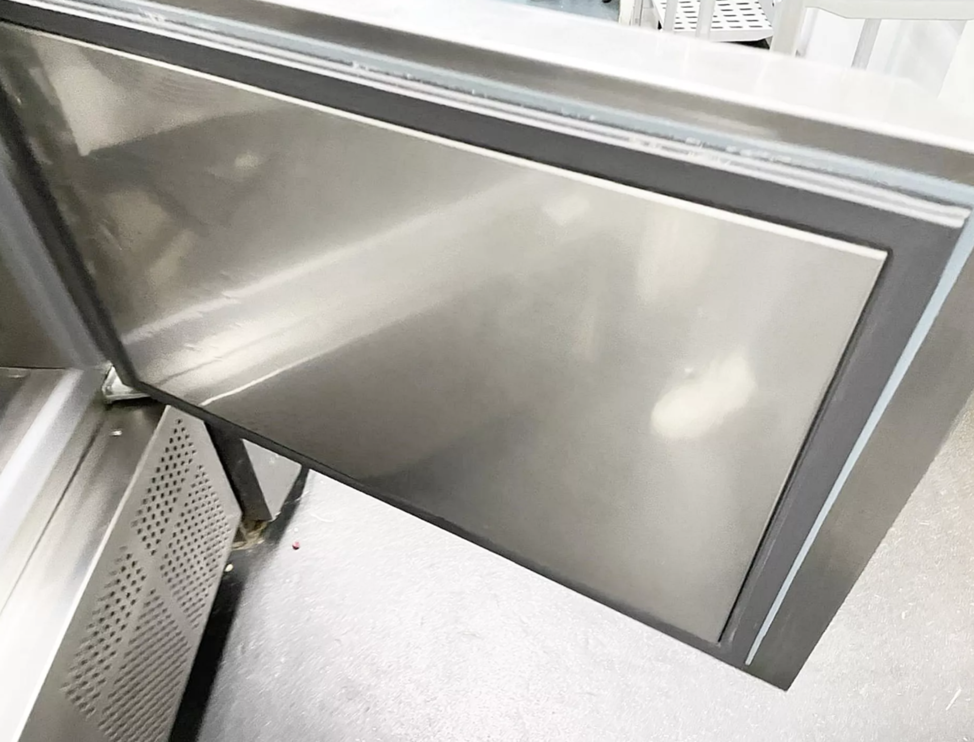 1 x Tefcold Blast Chiller / Freezer - Model BLC5 - RRP £3,000 - Dimensions: H100 x W80 x D81 cms - - Image 3 of 6