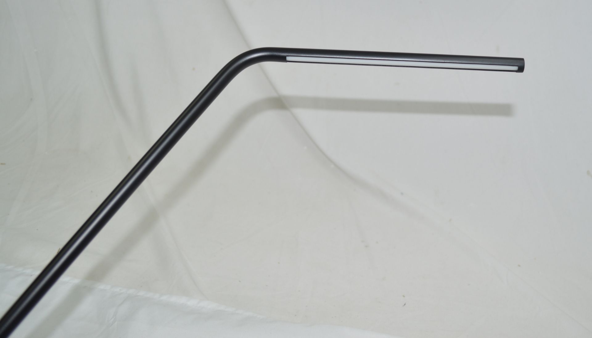 1 x CHELSOM 'Rest' Luxury Desk Lamp Finished In Satin Black and Brushed Brass - Image 8 of 13