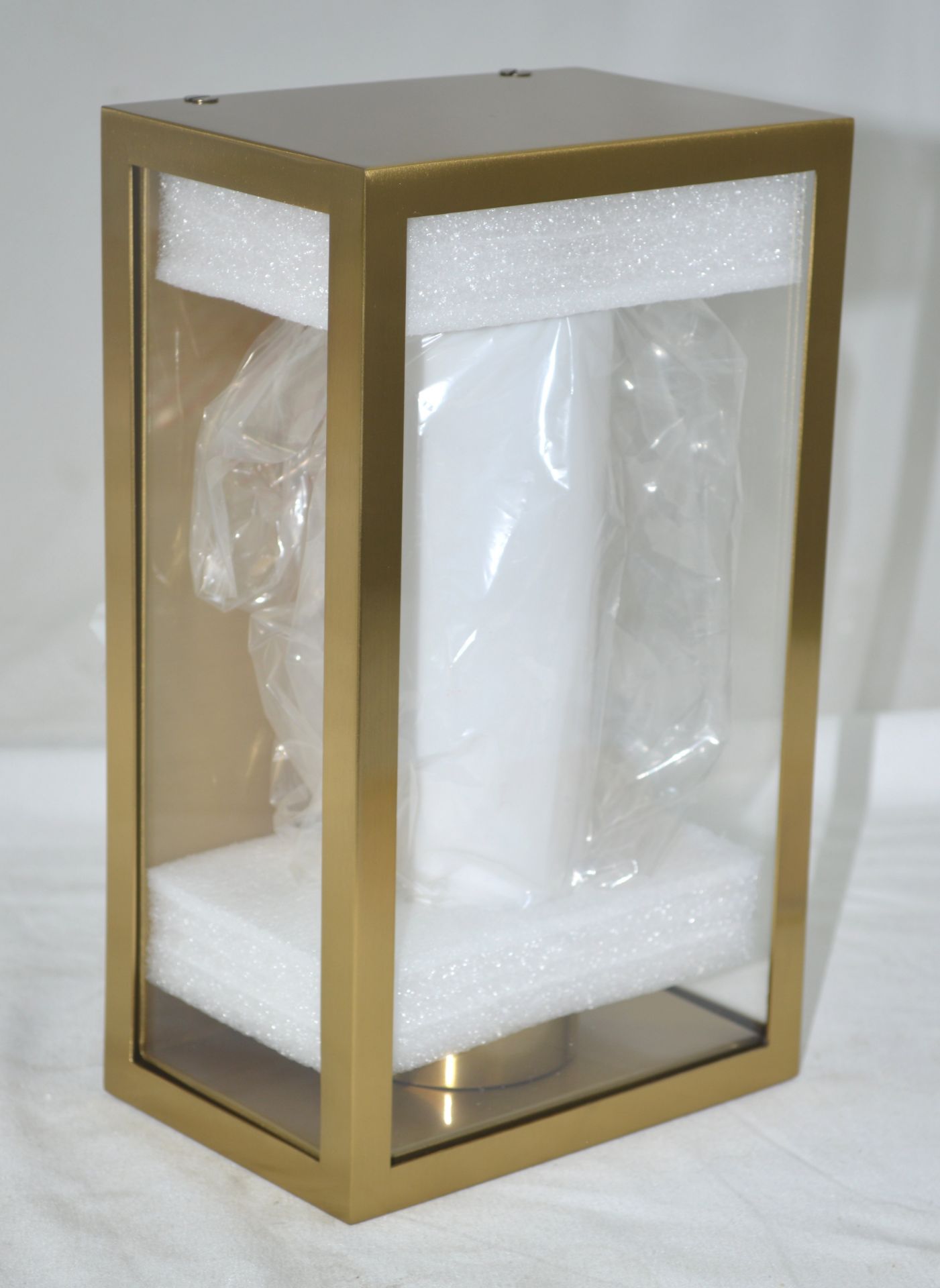 1 x CHELSOM 'Islington' Luxury Steel Classic Wall Lantern Light Fitting in a Brushed Brass Finish - Image 7 of 12