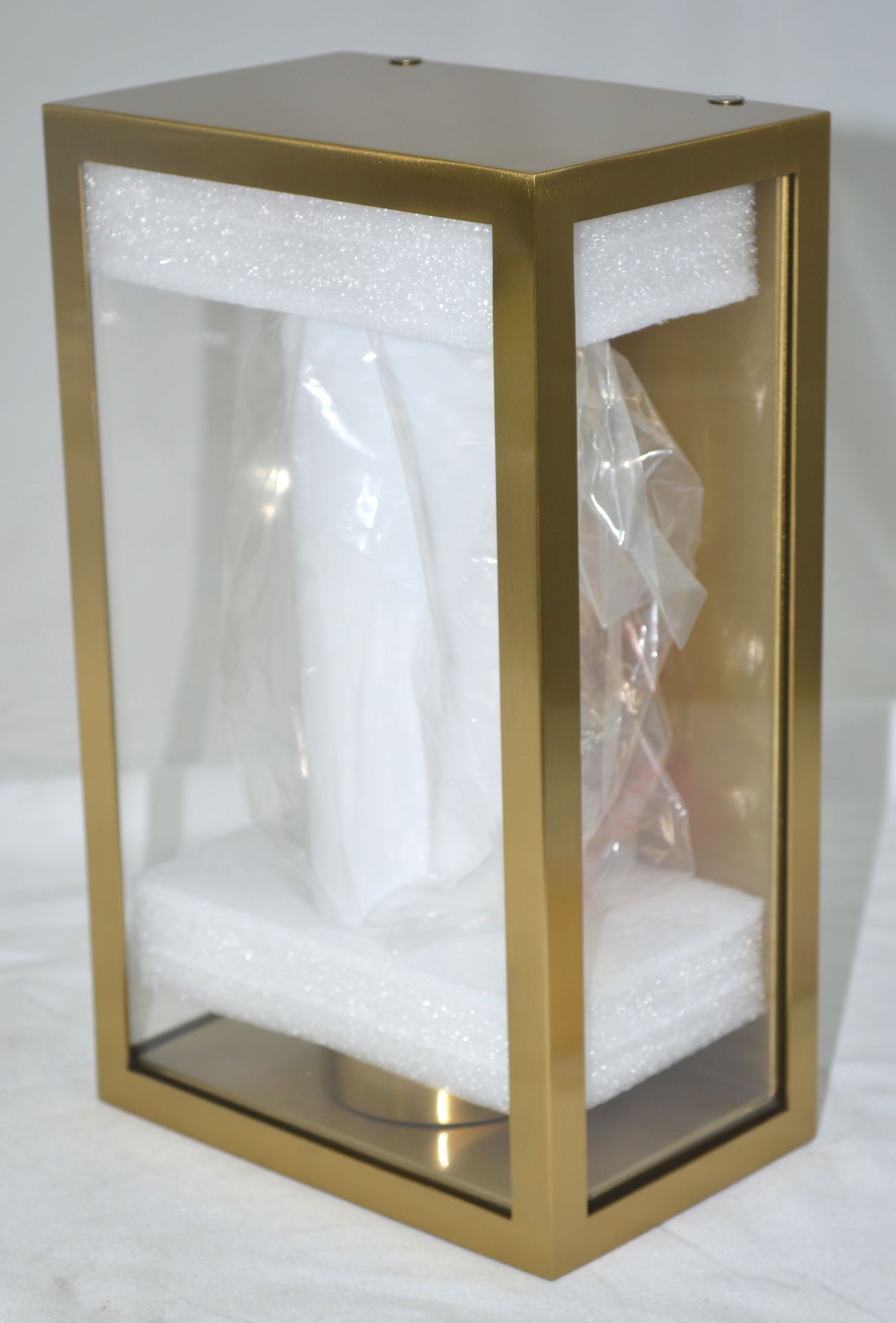 1 x CHELSOM 'Islington' Luxury Steel Classic Wall Lantern Light Fitting in a Brushed Brass Finish - Image 10 of 12