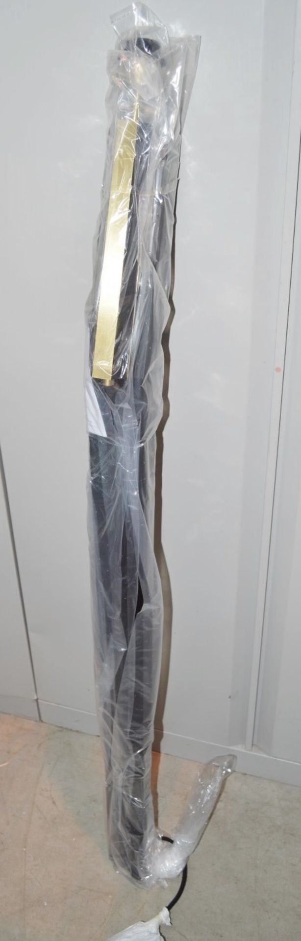 1 x CHELSOM 'Tribus' Luxury Freestanding Wooden Legged Floor Lamp in a Wenge and Satin Brass Finish - Image 5 of 9