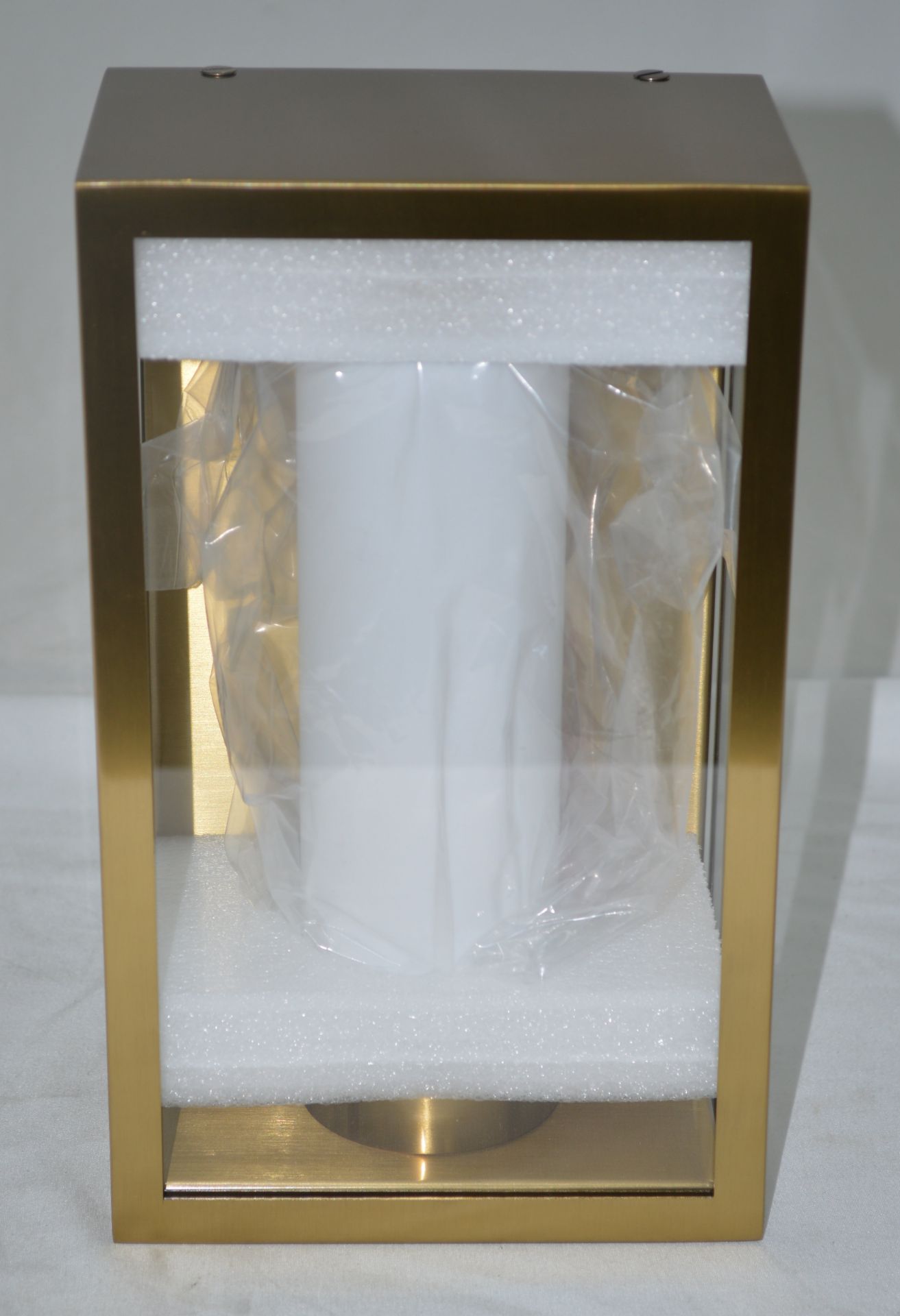 1 x CHELSOM 'Islington' Luxury Steel Classic Wall Lantern Light Fitting in a Brushed Brass Finish - Image 3 of 12