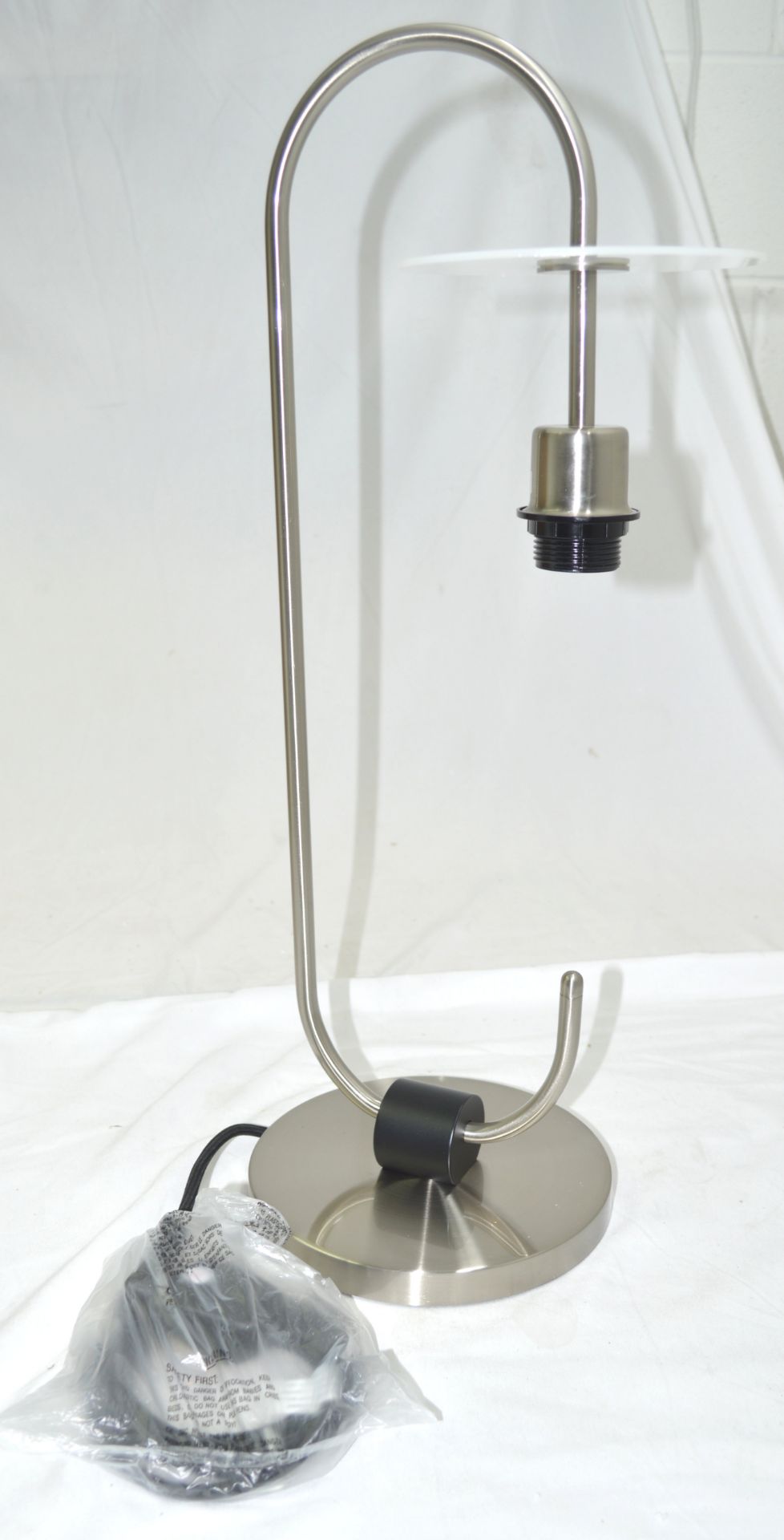 1 x CHELSOM 'Daytona' Luxury Steel Table Lamp in a Brushed Nickel Finish with a Satin Black Cylinder - Image 4 of 20