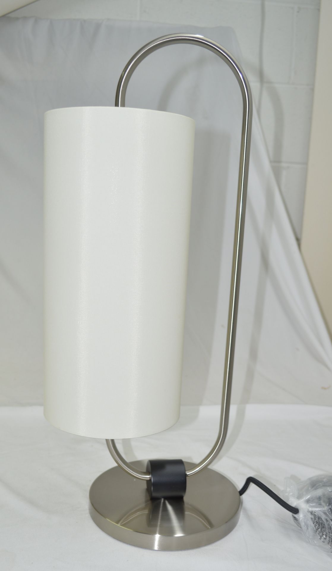 1 x CHELSOM 'Daytona' Luxury Steel Table Lamp in a Brushed Nickel Finish with a Satin Black Cylinder - Image 18 of 20