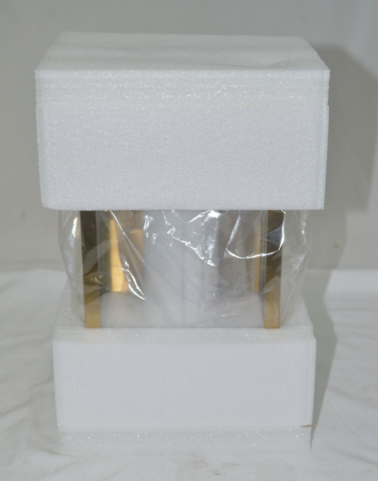 1 x CHELSOM 'Islington' Luxury Steel Classic Wall Lantern Light Fitting in a Brushed Brass Finish - Image 8 of 12
