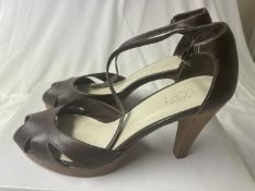 1 x Pair of ANN TAYLOR LOFT 'Tammara' Ladies' Sandals in Castagno Brown - Size: US7 / UK6 - Ref: