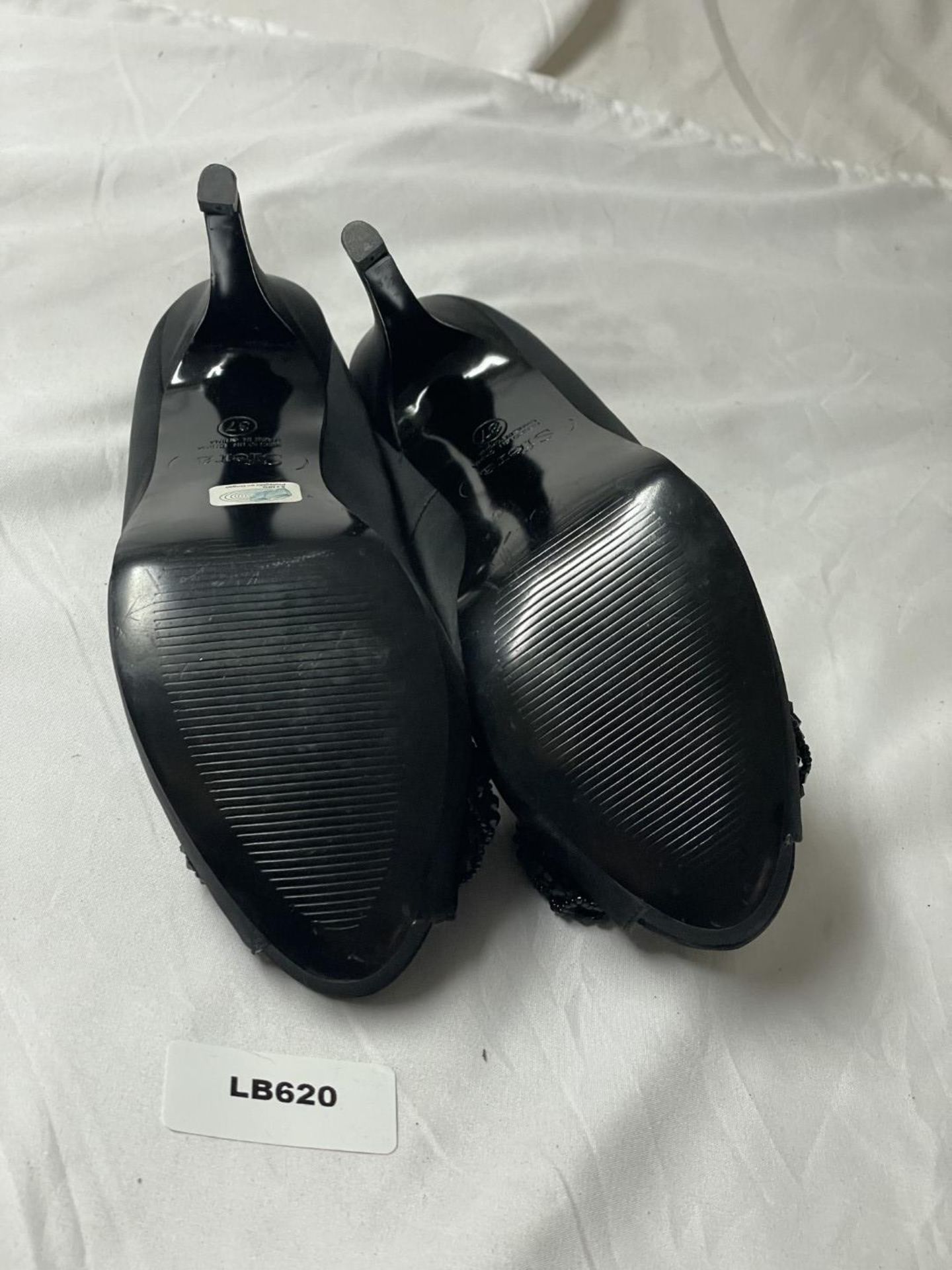 1 x Pair of SFERA Ladies' Peep Toe 3.15 Inch High Heel Shoes in Black - Size: EU37 / UK6 - Ref: - Image 6 of 22