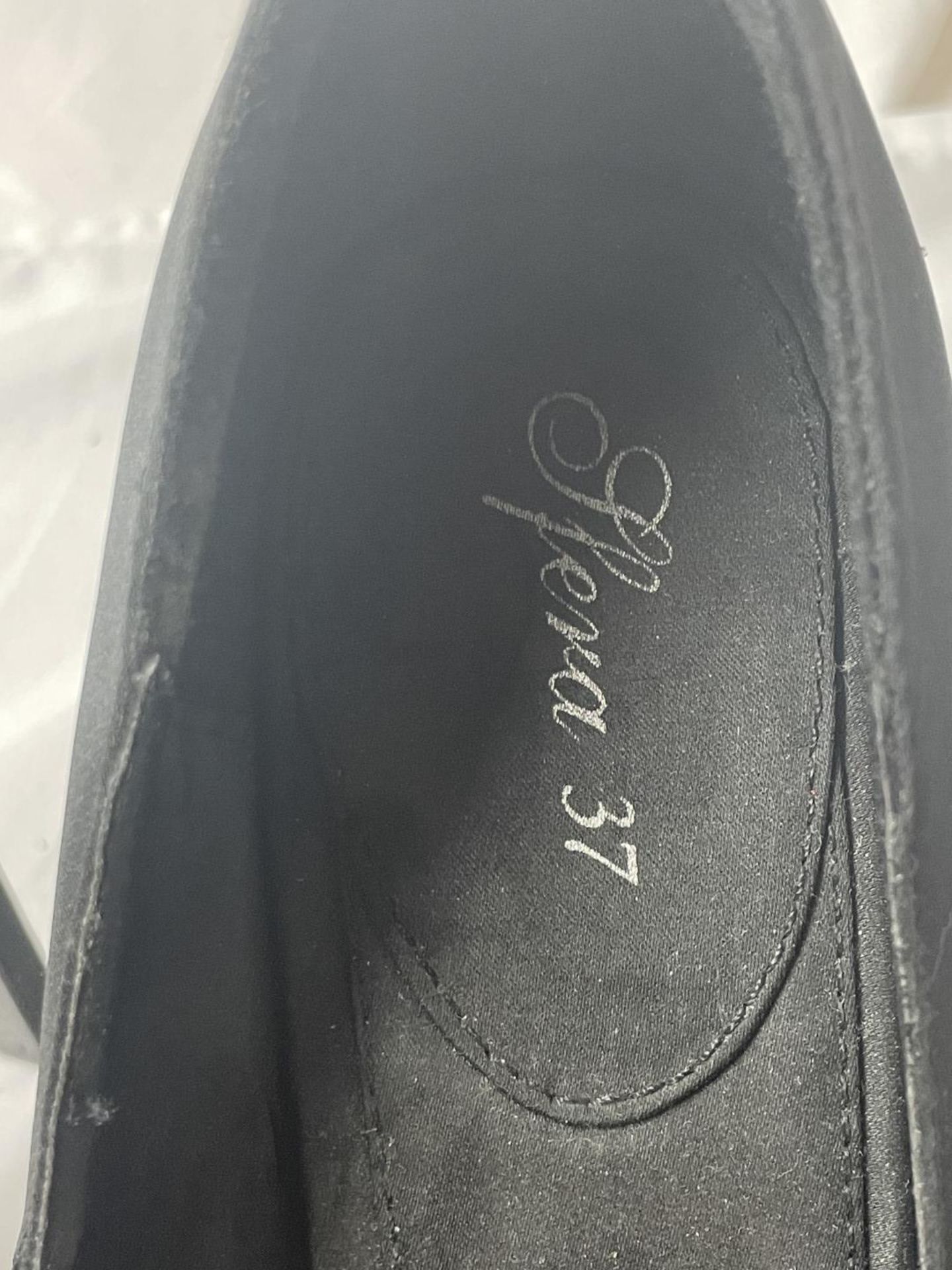 1 x Pair of SFERA Ladies' Peep Toe 3.15 Inch High Heel Shoes in Black - Size: EU37 / UK6 - Ref: - Image 2 of 22