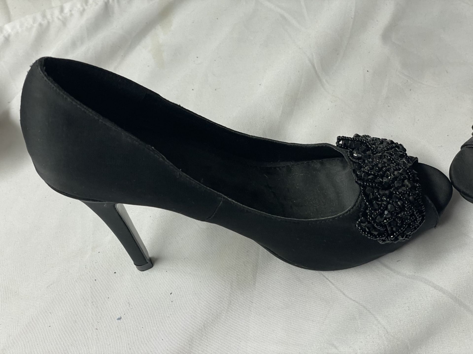 1 x Pair of SFERA Ladies' Peep Toe 3.15 Inch High Heel Shoes in Black - Size: EU37 / UK6 - Ref: - Image 13 of 22