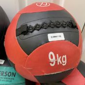 1 x Strength Shop 9KG Medicine / Wall Ball - Colour: Red/Black