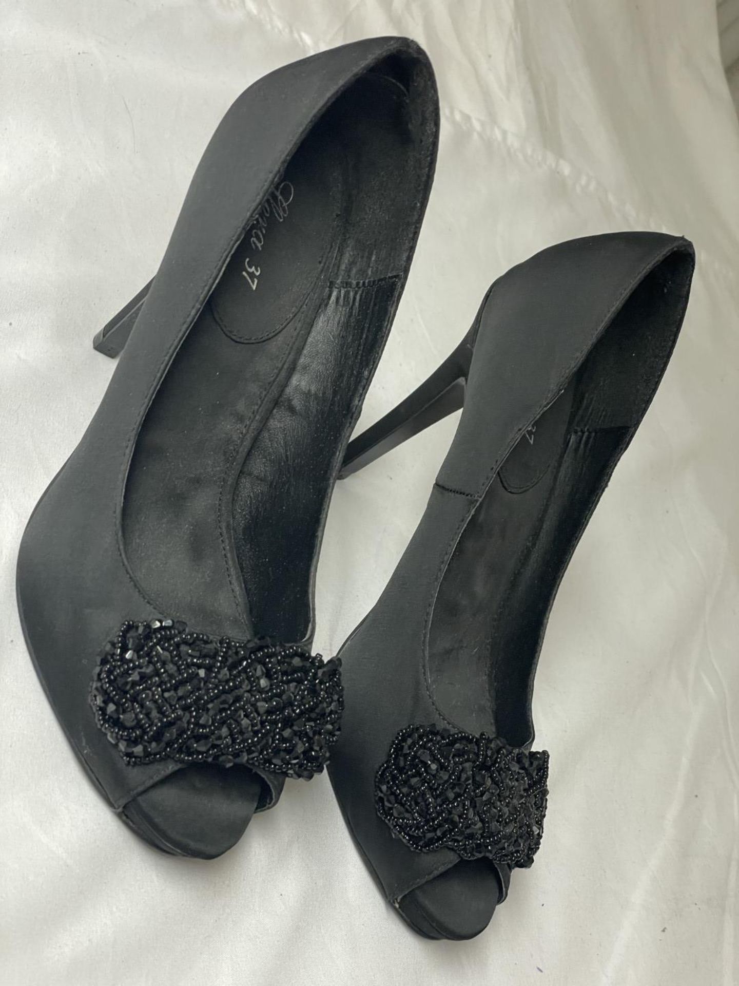 1 x Pair of SFERA Ladies' Peep Toe 3.15 Inch High Heel Shoes in Black - Size: EU37 / UK6 - Ref: - Image 11 of 22