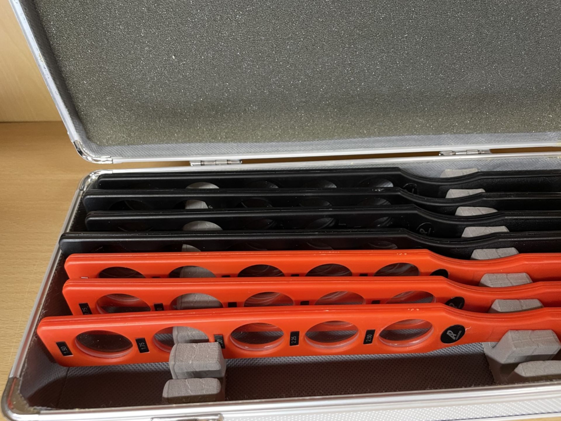 1 x Optical Ophthalmic Retinoscopy Rack Set Consisting of 8 Bars / 40 Trial Lenses - Image 6 of 8