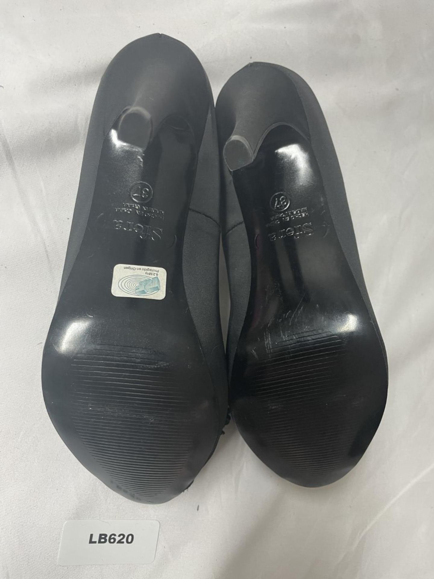1 x Pair of SFERA Ladies' Peep Toe 3.15 Inch High Heel Shoes in Black - Size: EU37 / UK6 - Ref: - Image 12 of 22