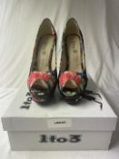 1 x Pair of 1TO3 Ladies' Leather Floral Stiletto High Heel Shoes - Size: EU37 / UK6 - Ref: LB609 -