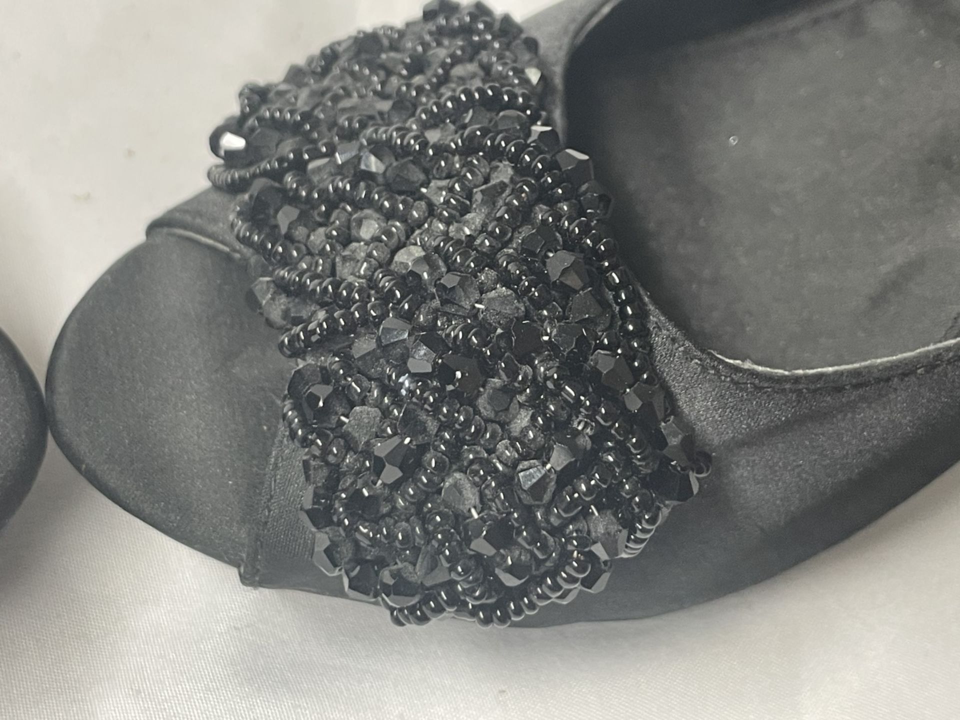1 x Pair of SFERA Ladies' Peep Toe 3.15 Inch High Heel Shoes in Black - Size: EU37 / UK6 - Ref: - Image 9 of 22