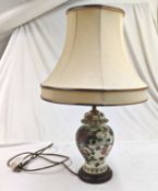 1 x Large Vintage Rose Design Porcelain Table Lamp With Shade - NO VAT ON THE HAMMER - Ref: -
