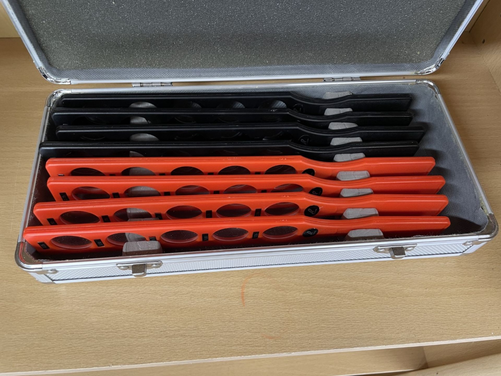 1 x Optical Ophthalmic Retinoscopy Rack Set Consisting of 8 Bars / 40 Trial Lenses - Image 3 of 8