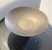 1 x Decoratve Metal Bowl with Hammered Detail in an Antique Brass Fininsh - Ref: LNG+DIN -