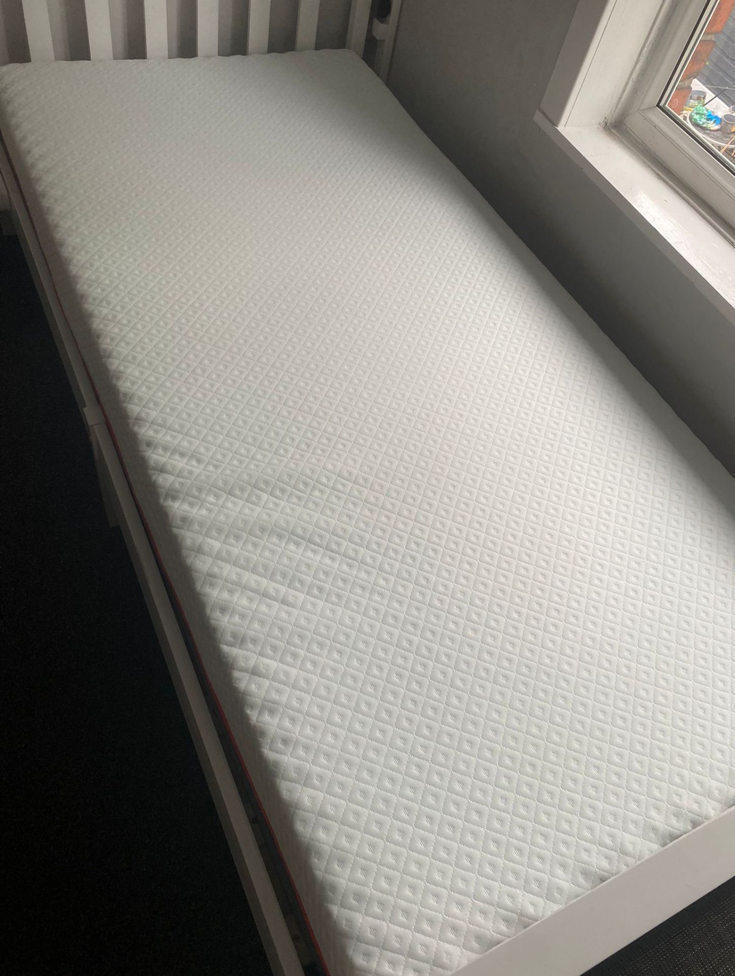1 x Single Bed With Memory Foam Mattress - CL999 - NO VAT ONTHE HAMMER - Location: Altrincham - Image 4 of 5