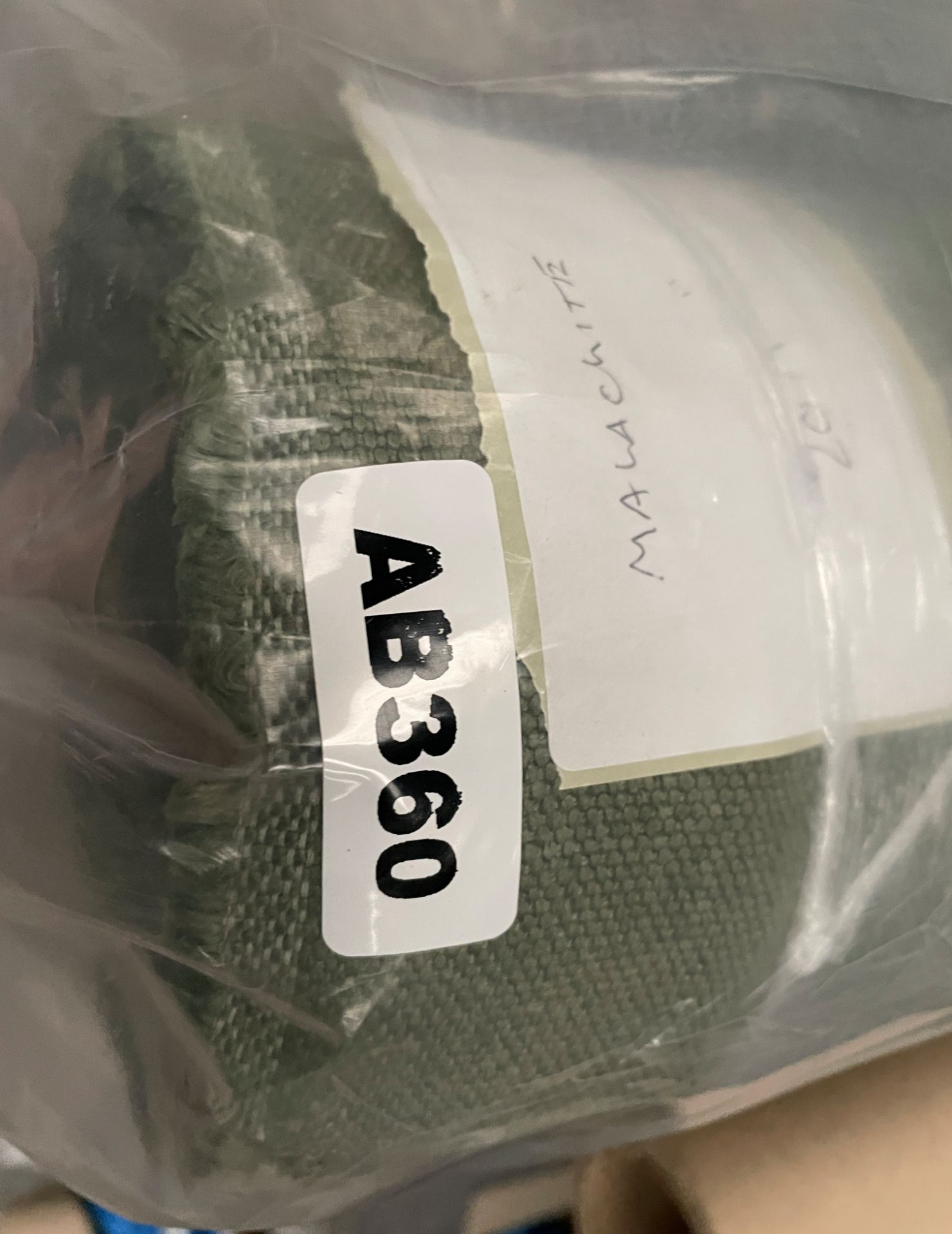 1 x 20 Metre Roll Of Designer Heavyweight Woven Plain Textured Weave Upholstery Fabric In Olive - Image 3 of 4