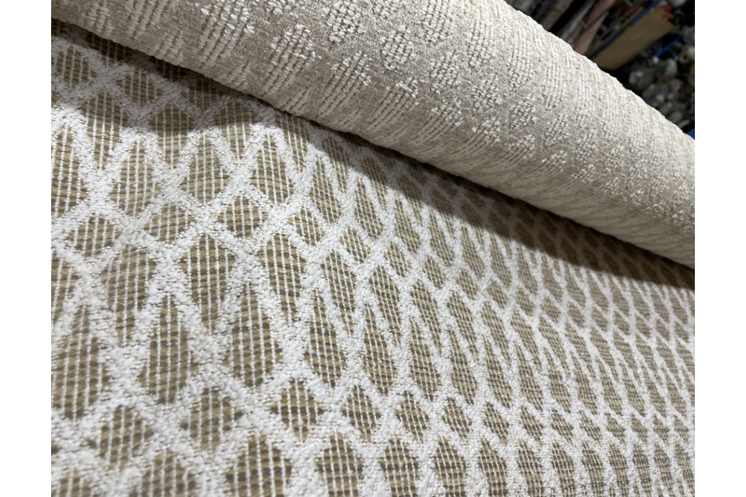 1 x 2-3 Metre Roll Of Premium Textured Bouclé-Style Woven Upholstery Fabric In A Geometric Diamond - Image 2 of 6