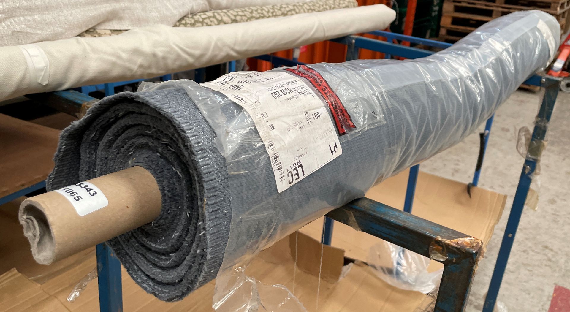 1 x 11-13 Metre Roll Of Premium Textured Woven Heavyweight Upholstery Fabric In Charcoal Grey - Ref: