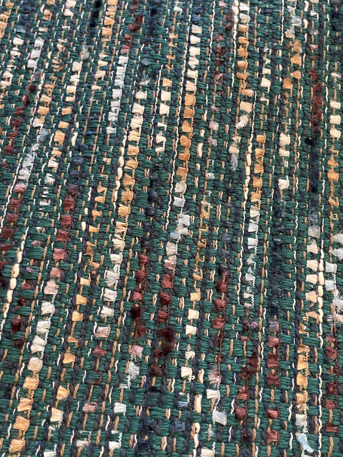 1 x 2m Roll Of Designer Textured Chenille Heavyweight Upholstery Fabric In An Emerald Green Multi-To - Image 2 of 5