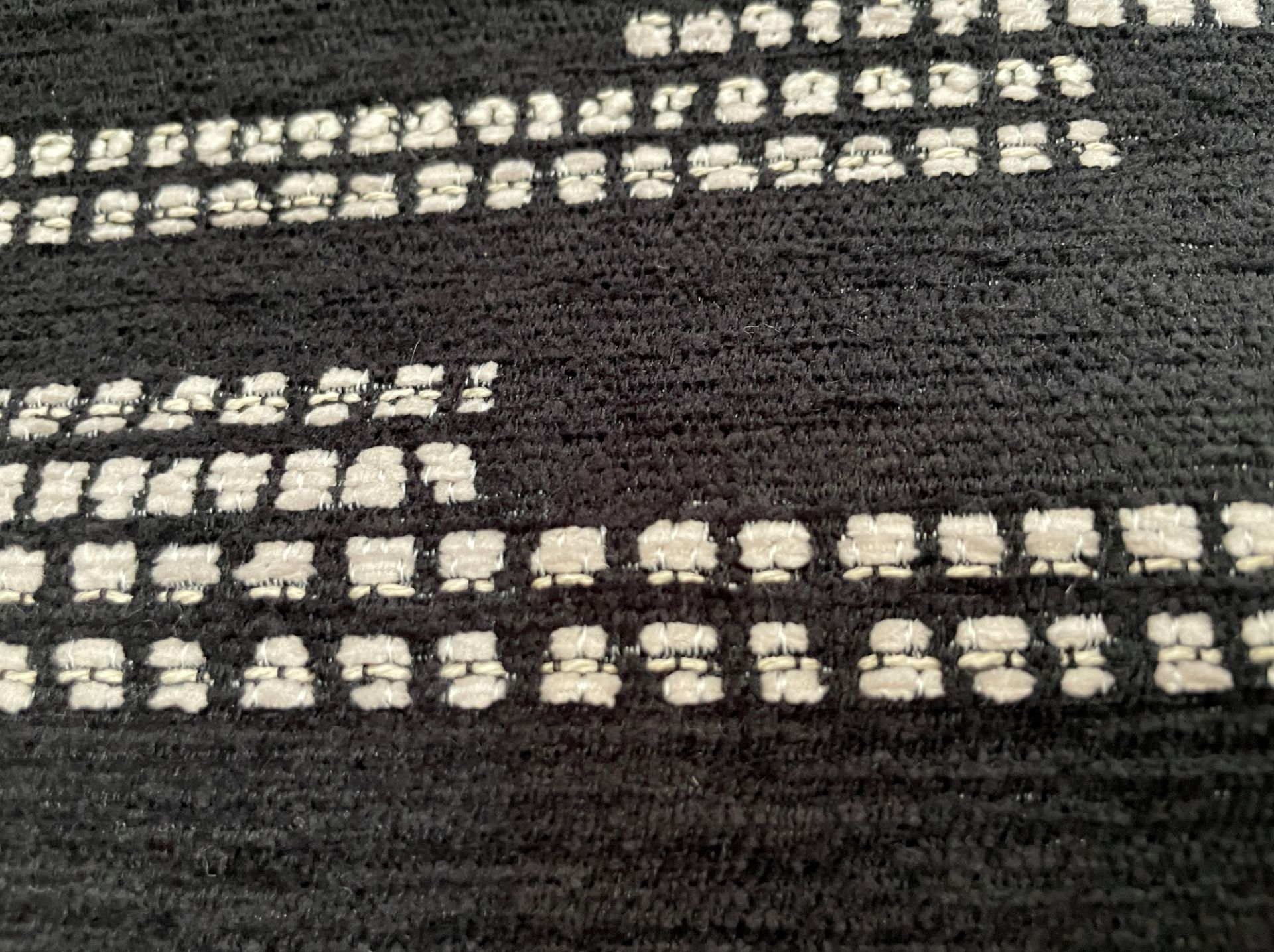 1 x 3-4M Roll Of Designer Upholstery Fabric Roll In A Black & Natural Geometric Weave Pattern - Ref: - Image 5 of 7
