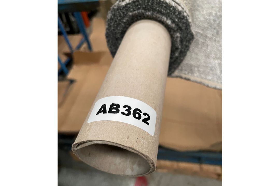 1 x 3-4 Metre Roll Of Designer Heavyweight Textured Weave Upholstery Fabric In Grey, Taupe & Natural - Image 4 of 4