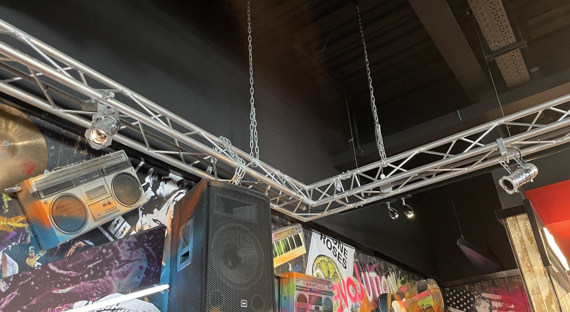 1 x Large Square Ceiling Mounted Lighting Rig with 11 Studio Lights - Ideal for Music Venues - Image 2 of 9
