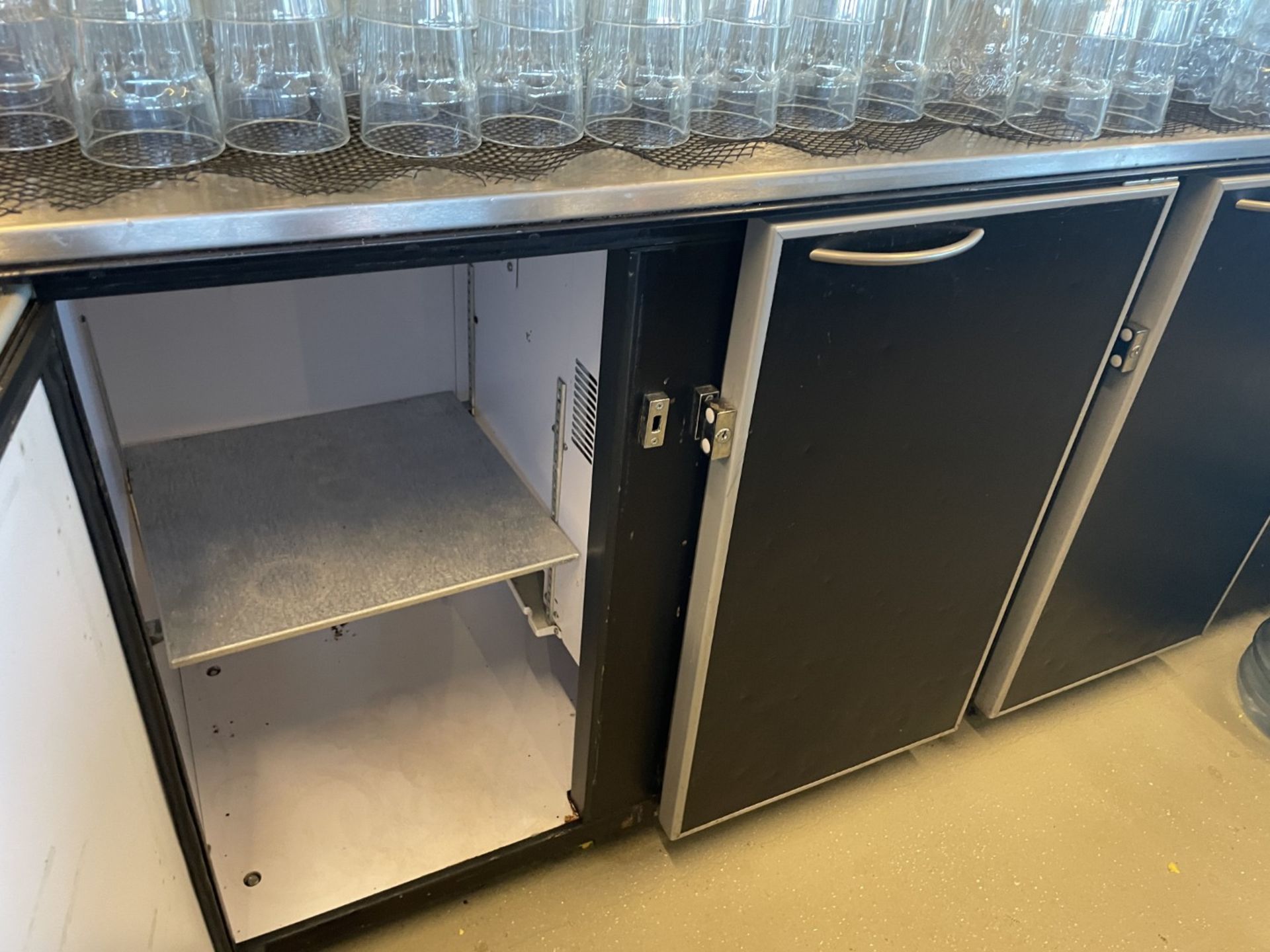 1 x Large Central Island Drinks Bar Features Stainless Bar Tops with Integral Removal Drainers - Image 50 of 64