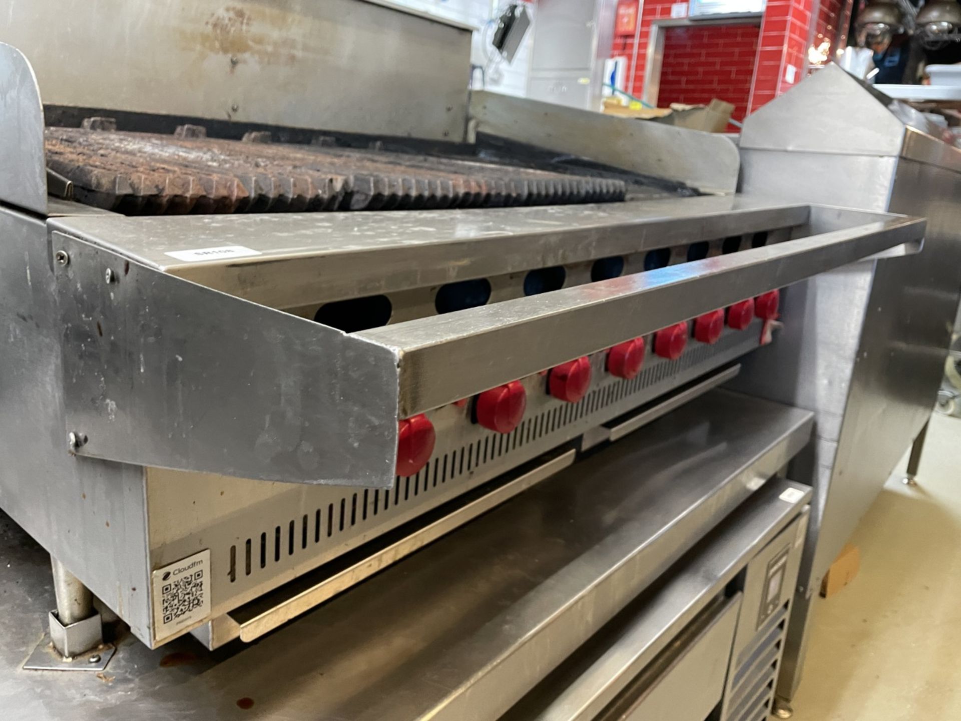 1 x Hobart Bonnet 8 Burner Chargrill Griddle with Stainless Steel Table - Image 6 of 14