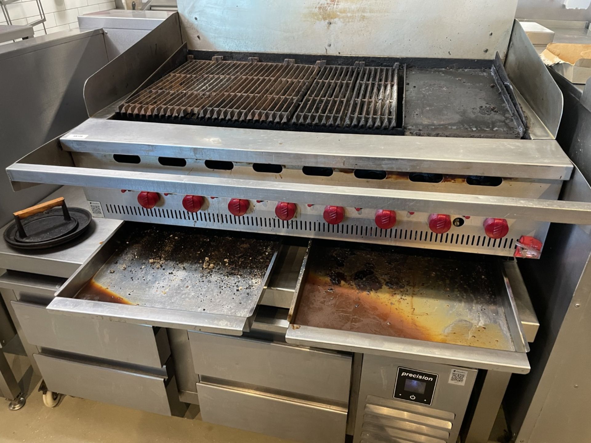 1 x Hobart Bonnet 8 Burner Chargrill Griddle with Stainless Steel Table - Image 8 of 14