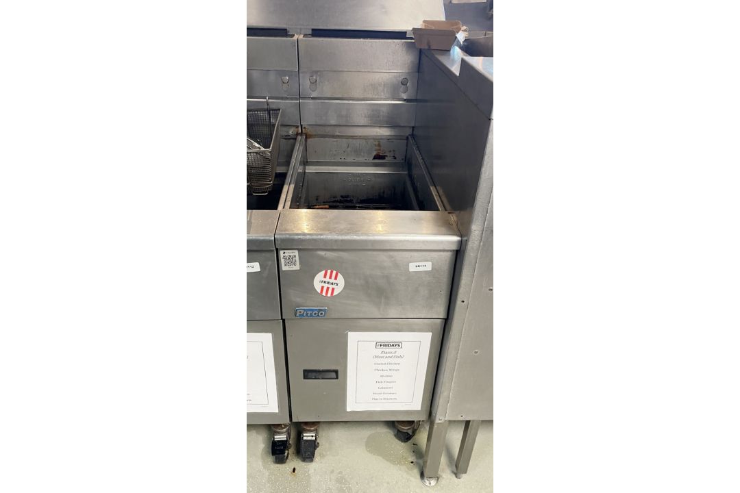 1 x Pitco SG14 Single Tank Gas Fryer Without Baskets - Image 1 of 4