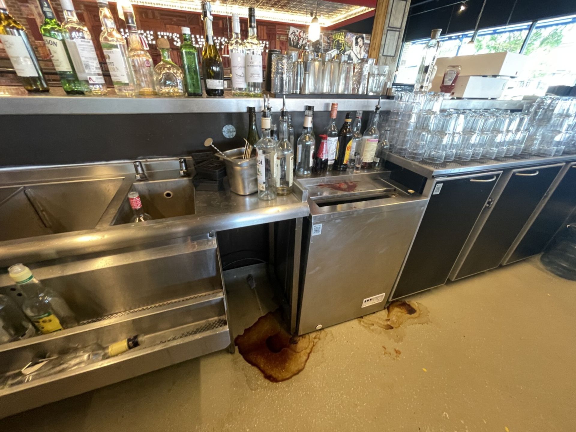 1 x Large Central Island Drinks Bar Features Stainless Bar Tops with Integral Removal Drainers - Image 17 of 64