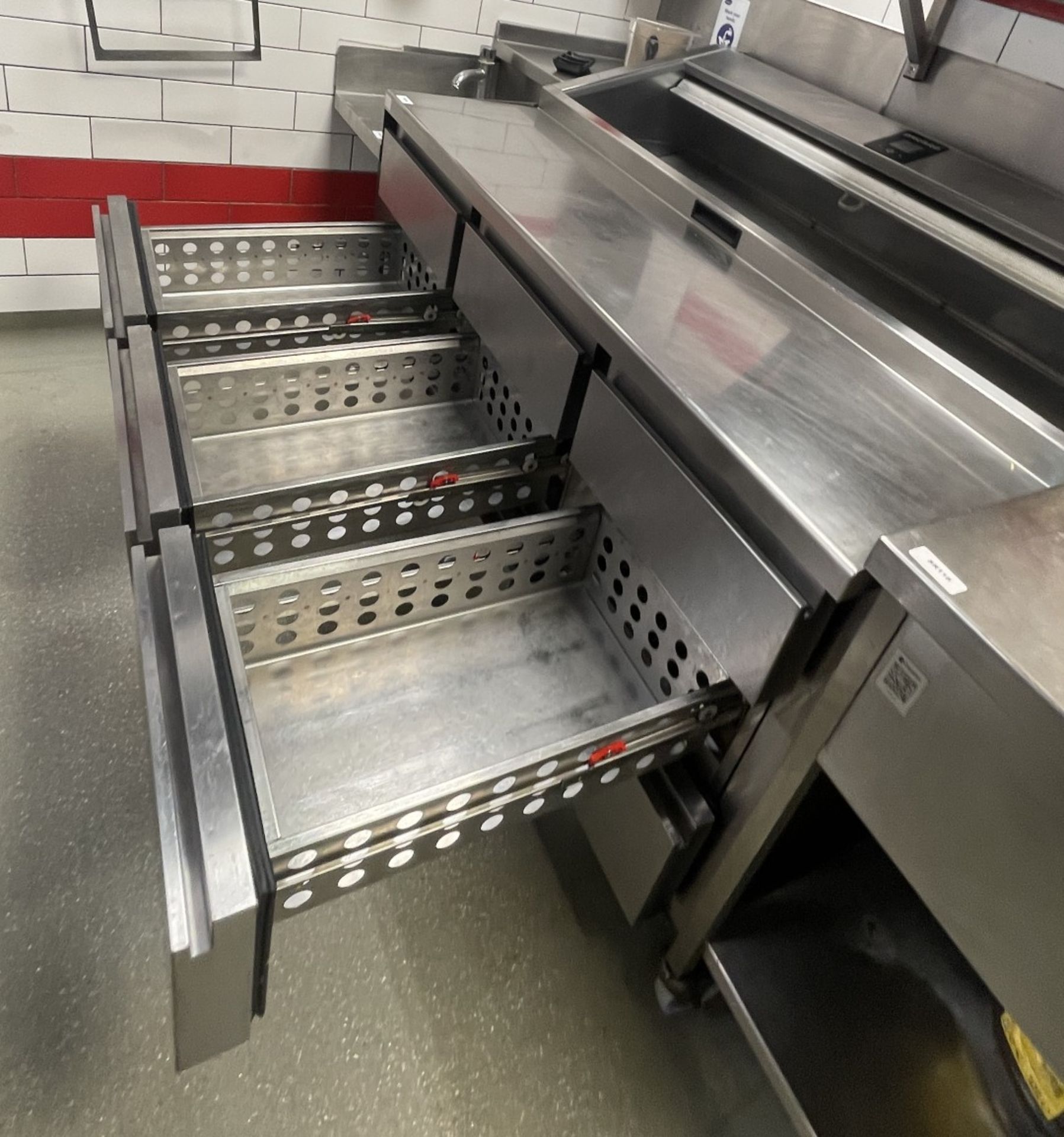 1 x Precision Six Drawer Pizza / Sandwich Topper Prep Fridge - Image 6 of 10