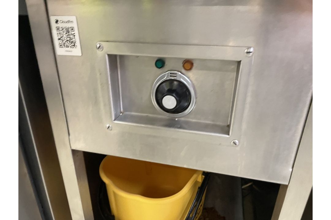 1 x Stainless Steel Electric Baine Marie Unit on Castors - Image 4 of 4