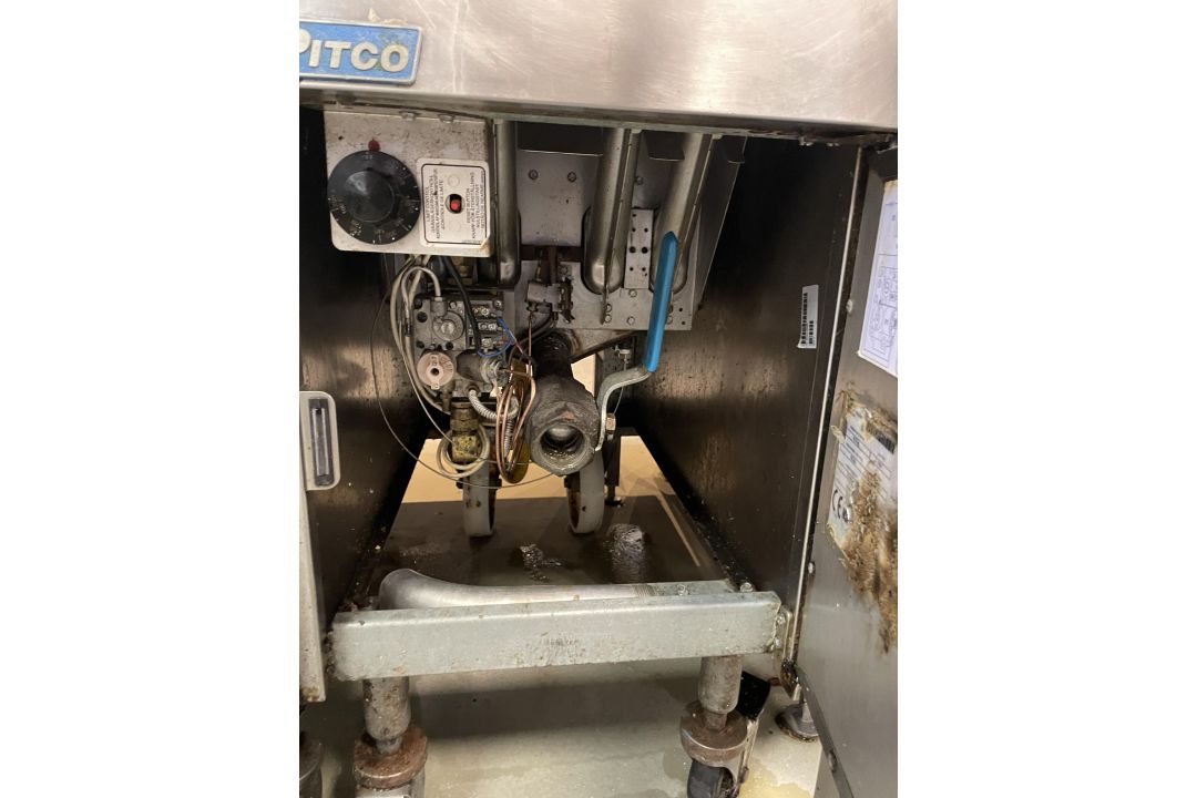 1 x Pitco SG14 Single Tank Gas Fryer Without Baskets - Image 4 of 4
